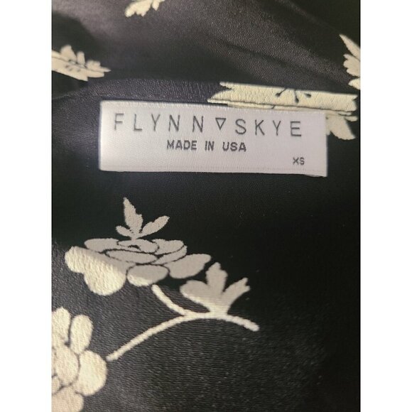New Flynn Skye Thats a Wrap Crop Top Flutter Womens XS Black White Floral Rayon - Picture 6 of 6